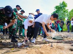 Jangan Khawatir ke Pantai Bali, Pemkab Badung Siaga Bersihkan Sampah Kiriman