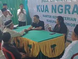 Viral WNA Italia Jalani Ikrar Mualaf Jelang Nikahi Warga Ponorogo