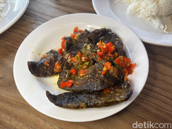 Sedapnya Sotong dan Paru Balado di Restoran Minang Legendaris di Singapura