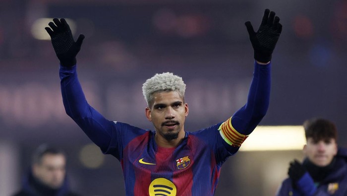 Alasan Araujo Peluk Flick usai Bobol Albacete