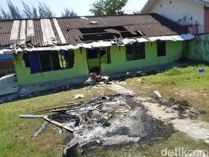 Rumah Terduga Pelaku Penikaman Wanita di Sorong Dirusak Keluarga Korban