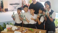 Runner-Up MasterChef Australia 2025 Ajak Siswa Al Izhar Mengenal Jajanan Aussie