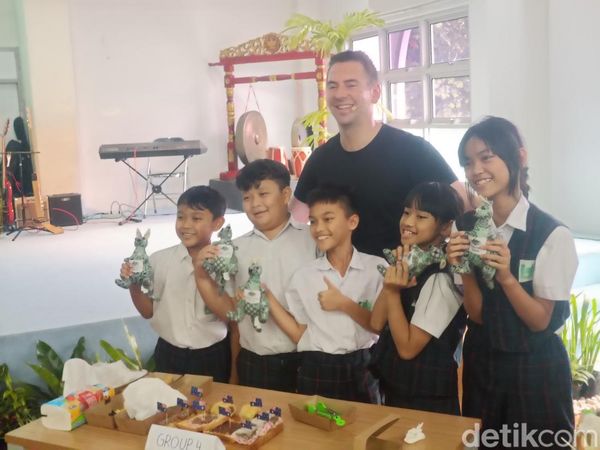 Runner-Up MasterChef Australia 2025 Ajak Siswa Al Izhar Mengenal Jajanan Aussie