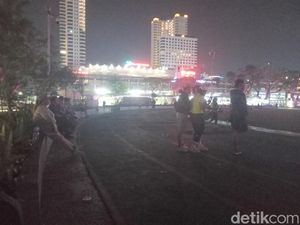 Lapangan Merdeka Medan saat Malam Tetap Ramai Dikunjungi Warga untuk Berolahraga