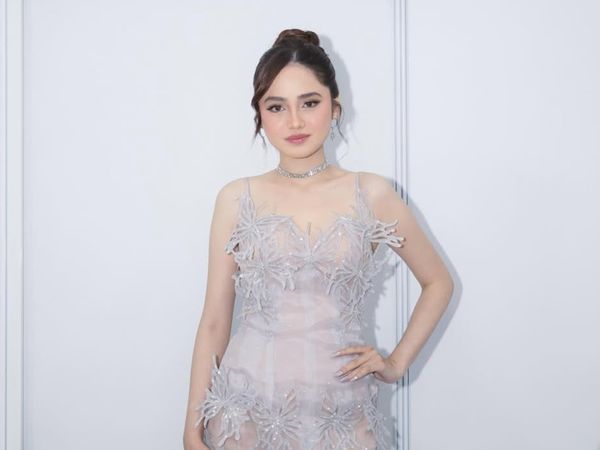 Potret Syifa Hadju Tampil Dreamy Dengan Mini Dress Motif Kupu-kupu, Memukau!