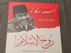 Prananda Berikan Buku Api Islam Bung Karno Versi Arab ke Putra Mahkota UEA