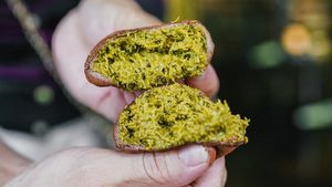 10 Dubai Chewy Cookie yang Kenyal dengan Isian Lumer