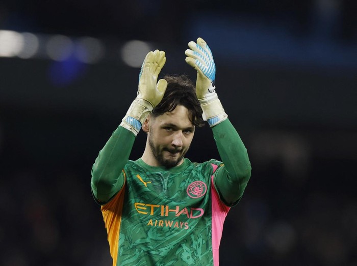 Soccer Football - Carabao Cup - Semi Final - Second Leg - Manchester City v Newcastle United - Etihad Stadium, Manchester, Britain - February 4, 2026 Manchester City's James Trafford celebrates after the match Action Images via Reuters/Jason Cairnduff EDITORIAL USE ONLY. NO USE WITH UNAUTHORIZED AUDIO, VIDEO, DATA, FIXTURE LISTS, CLUB/LEAGUE LOGOS OR 'LIVE' SERVICES. ONLINE IN-MATCH USE LIMITED TO 120 IMAGES, NO VIDEO EMULATION. NO USE IN BETTING, GAMES OR SINGLE CLUB/LEAGUE/PLAYER PUBLICATIONS. PLEASE CONTACT YOUR ACCOUNT REPRESENTATIVE FOR FURTHER DETAILS..