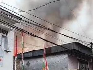 Kebakaran di Jalan Bulogading Makassar, Damkar Dikerahkan ke Lokasi