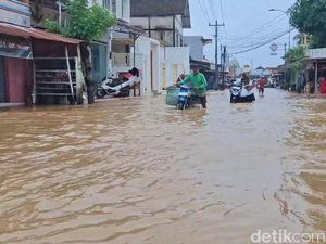 Banjir Rendam Jalur Alternatif Kudus-Pati, Banyak Motor Mogok