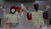 KPK Pamerkan Barang Bukti Suap Rp 1 M ke Kepala Kantor Pajak Banjarmasin