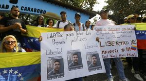 Mahasiswa Valencia Turun ke Jalan Tuntut Pembebasan Tahanan Politik