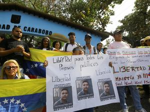 Mahasiswa Valencia Turun ke Jalan Tuntut Pembebasan Tahanan Politik