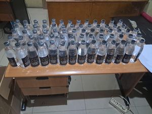 Polisi Tangkap Penjual Miras Ilegal di Depok, 69 Botol Arak Disita