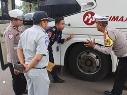 Tekan Angka Kecelakaan, Polisi Gelar Ramp Check Bus di Kota Serang