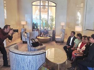 Momen Langka Prananda Prabowo Jadi Fotografer Dadakan Megawati dan Wartawan