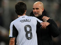 Pep Asyik Ngobrol Sama Tonali, Newcastle Panik Gak?