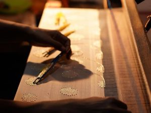 Melawat Sejarah Tenun Garut yang Mejeng di Grammy Award 2026