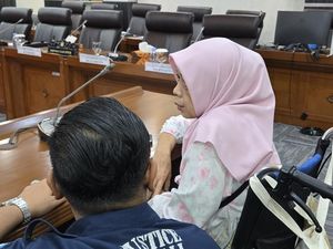 Ibu Ditabrak Truk Molen-Kedua Kaki Diamputasi Mengadu ke DPR, Minta Keadilan