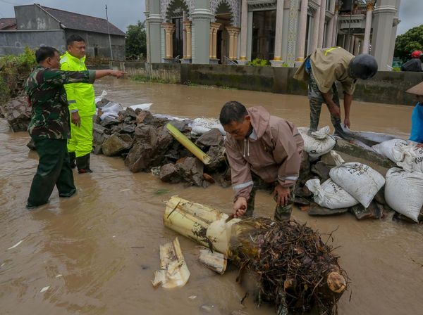 Tanggul Sungai Nglangak Jebol, Ratusan Rumah di Desa Pladen Terendam