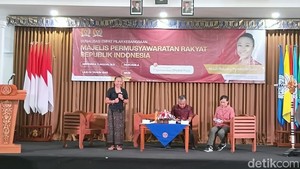 Niluh Djelantik Dorong Anak Muda Terlibat Tangani Sampah Bali