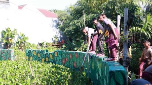 Dukung Program Asri, Polda Jatim Gelar Kerja Bakti Bersih-bersih