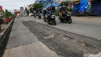 Awas! Jalan Siliwangi Raya Pamulang Berlubang