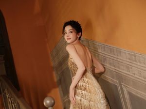 Gaya Guli Nazha di Weibo Night 2026 Sebelum Jatuh Setelah Terima Penghargaan