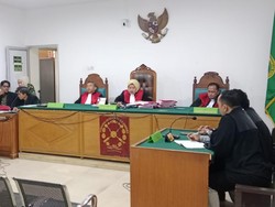 8 Remaja Perusak Gedung DPRD-Ditlantas Polda Sumsel Divonis 7 dan 9 Bulan Bui