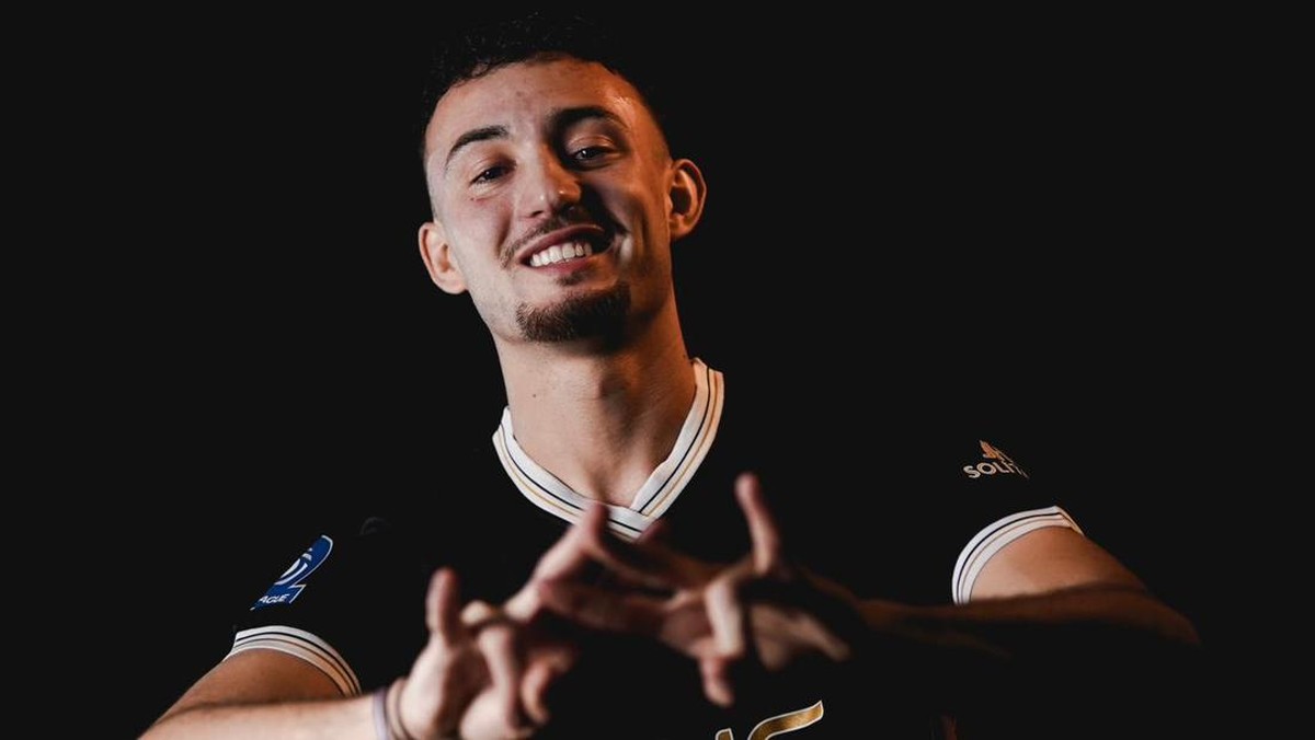 Ivar Jenner resmi gabung Dewa United (Foto: dok. Dewa United)