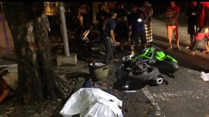 2 Pria Mabuk Naik Ninja Tewas Tabrak Pohon dan Tiang Warkop di Mojokerto