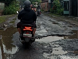 Ruas Jalan Kabupaten Rusak, Pemkab Tulungagung Hanya Sanggup Tambal Sulam