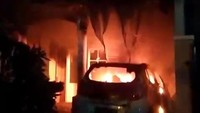 Korsleting Listrik, Mobil Hangus Terbakar di Garasi Rumah di Tasikmalaya