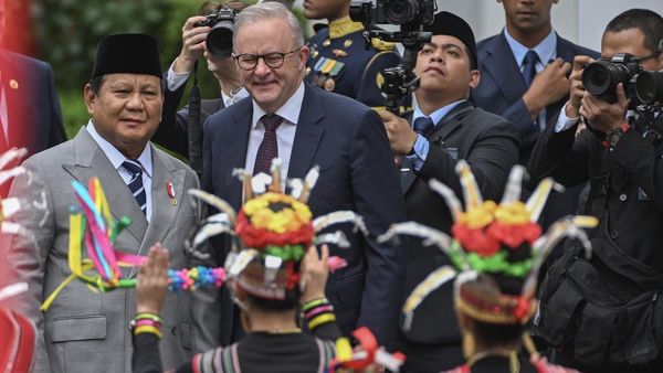 Momen Prabowo Sambut PM Australia dalam Kunjungan Kenegaraan di Istana