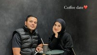 Momen Romantis Irish Bella dan Haldy Sabri saat Ngopi Bareng di Kafe