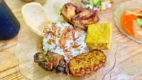 Cobain Nasi Uduk dan Ayam Goreng Viral di Jakpus, Ludes Hanya dalam 2 Jam!