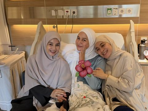 Nina Zatulini dan Natasha Rizki