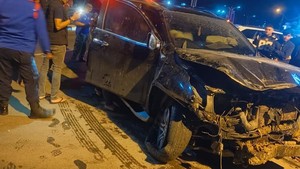 Pelajar Bawa Fortuner Tabrak Warung-2 Warga Pakai Mobil Dinas Pemkab Mamuju