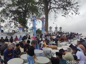 Guyubnya Umat Lintas Agama Ikuti Sadranan di Sidorejo Boyolali