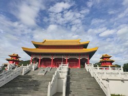 Megahnya Vihara Kulor Singkawang dengan Naga Raksasa