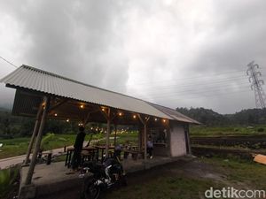 Kisah Ogan Ubah Lahan Sawah Jadi Warung Alam di Lereng Ciremai