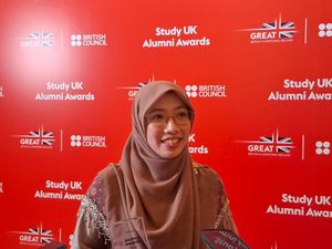 Lawan Pandemi Covid Lewat Data, Kiprah Dewi Alumnus Kampus Top Inggris