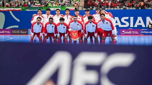 Pemain Timnas futsal Indonesia foto bersama jelang bertanding melawan Timnas futsal Iran saat pertandingan final AFC Futsal Asian Cup 2026 di Indonesia Arena, Senayan, Jakarta, Sabtu (7/2/2026). ANTARA FOTO/Bayu Pratama S/fzn/agr