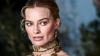 Kisah Nestapa di Balik Perhiasan Margot Robbie di Premier Wuthering Heights