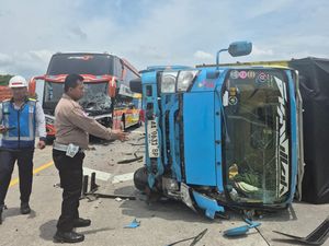 Kecelakaan Beruntun di Tol Ngawi-Solo: 4 Kendaraan Terlibat-3 Orang Luka