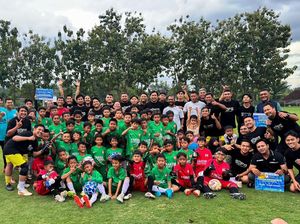 Gandeng 2 Legenda Sepakbola Indonesia, SJFC Bikin Coaching Clinic