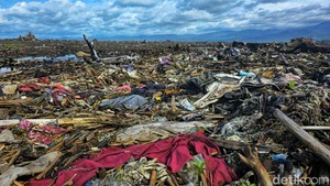 Sampah Abadi di Pesisir Talanca, Bupati Asjap Janjikan Gerakan Massal