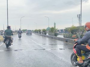Banyak Lubang di Flyover Ciputat Bikin Pemotor Jatuh, Begini Kondisinya