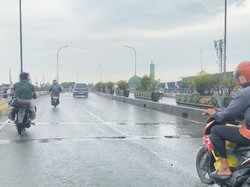 Banyak Lubang di Flyover Ciputat Bikin Pemotor Jatuh, Begini Kondisinya