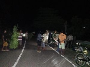 Mobil Pelat DK Tujuan Labuan Bajo Terbalik, Sopir dan 4 Penumpang Luka